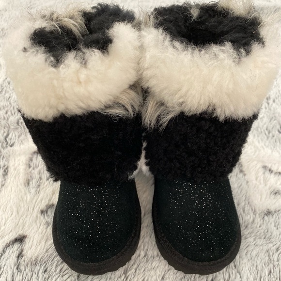 black ugg boots with white fur
